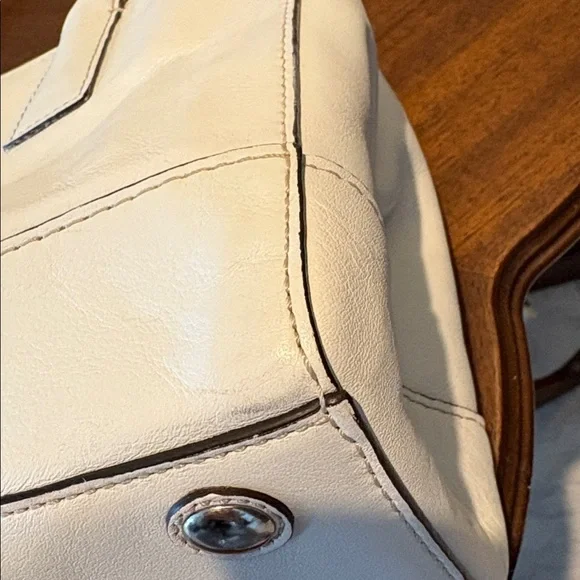 Coach F13675 Hampton Madeleine satchel/carryall smooth thick leather
White EUC - Picture 12 of 17